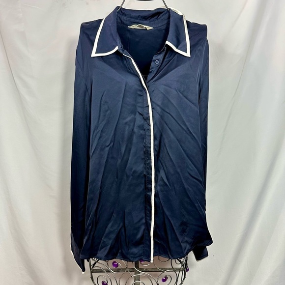 Boden navy straight satin tipped button down blouse size 12 - Picture 2 of 8